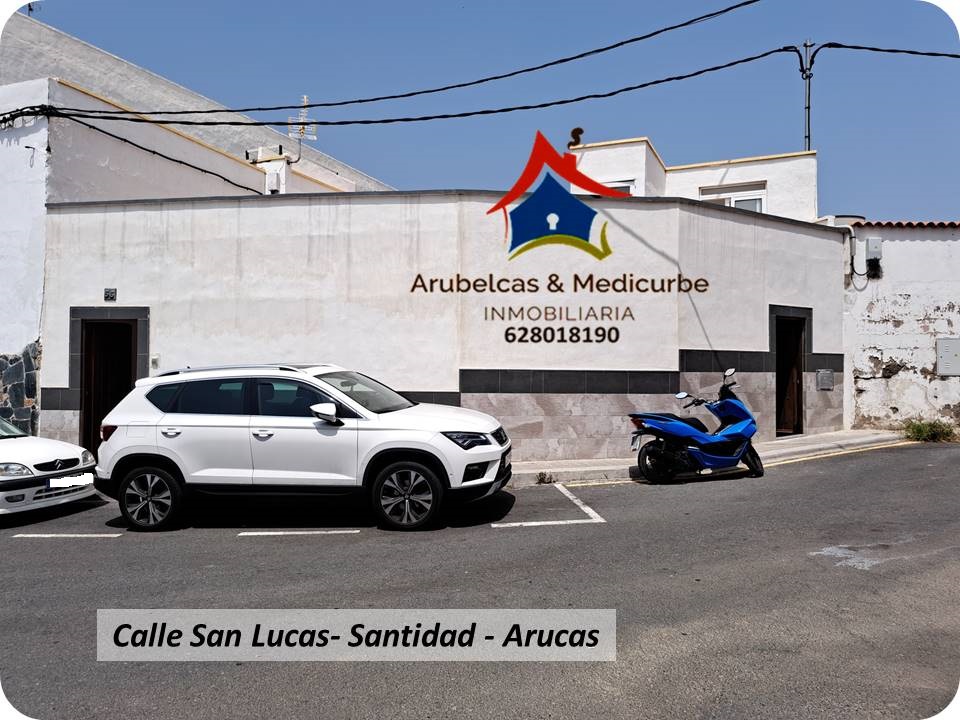 149.500€ Casa terrera de una sola planta, azotea y terraza. Calle San Lucas-Santidad-Arucas.